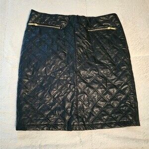Carmen Marc Valvo Black Skirt Quilted Faux Leather Mini Skirt. Size 6